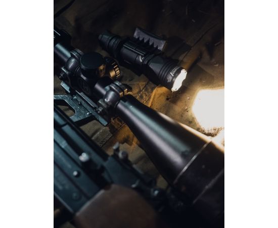 Тактический фонарь Armytek Dobermann Hunting Kit F02004C